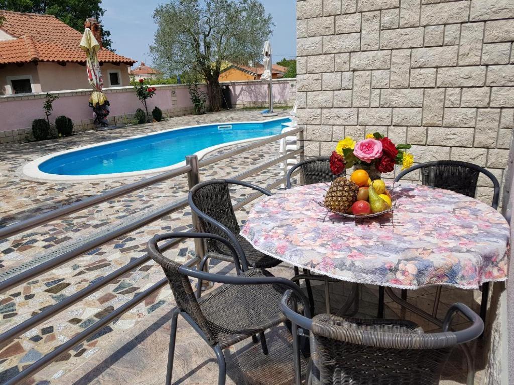 Villa Baldi -Apartmani Danny Tar-Vabriga Exterior foto